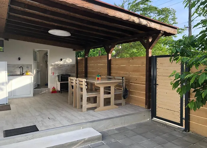 Artfan Guest Apartman Varvara