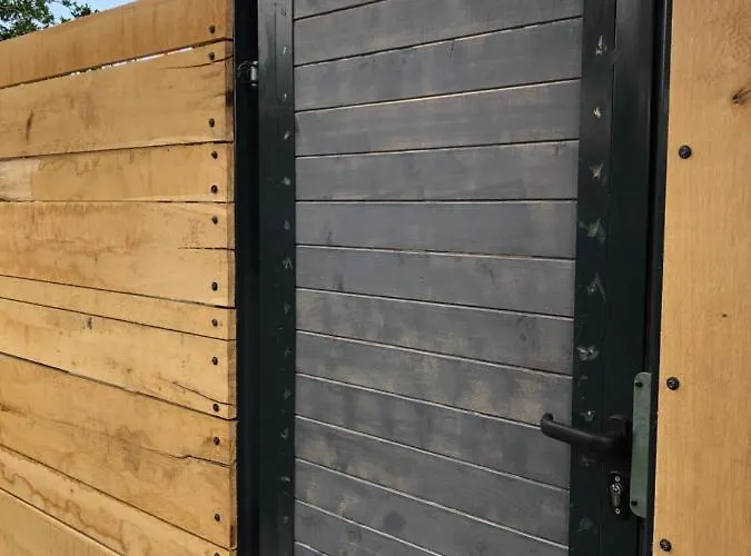 Апартамент Artfan Guest *